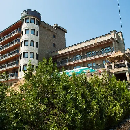 The Castle 3*